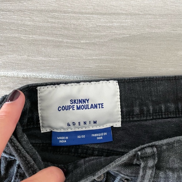 🚫SOLD🚫Mens H&M Ripped Jeans - Picture 3 of 3